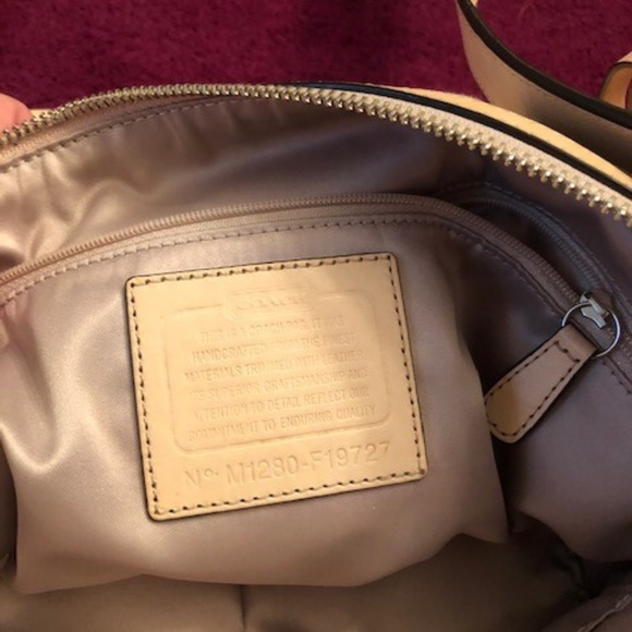 🔥COACH SIGNATURE CROSSBODY KHAKI/TAN  F19727🔥 - Picture 5 of 9